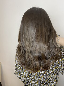 ジーナ 銀座(Zina) カーキグレージュ*こなれヘア*透明感*丸型【Zina銀座】