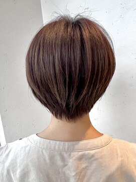 ハピネス クローバー 学園前店(Happiness CLOVER) 丸みショート/前髪/顔周りカット/濱崎優/白髪ぼかし