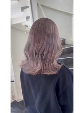 リア(riah) ダブルカラーミルクティーベージュレイヤーカット韓国ヘア