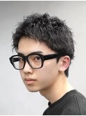渋谷メンズスパイキーショートパーマ短髪アップバング刈り上げ