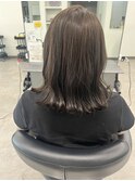 スモーキーグレイ　ボブ　暗め　艶カラー
