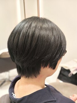 アンベリールフルー(EMBELLIR fleur) 大人の美バランスのひし形ショートカットスタイル
