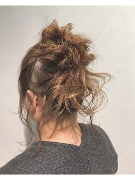 ヴァンクシー バイ ルナ(VANKCY by Luna) 【neolive plus】パーティーにもおすすめ!ラフお団子アレンジ