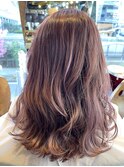 ピンクベージュ