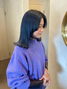 リタ(Lita.) 外ハネこなれミディ　ブルーグレージュ　ニュアンスカラー