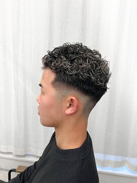 フルールバイアヴァンスクロス(Flulu by avance. cross) 極道パーマハイライト