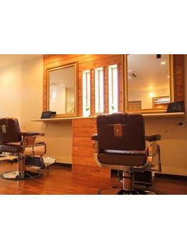 木目を基調とした温かみのある店内で、あなたに癒しを与えます＊「RICHE＝豊か」な美をあなたへご提案♪