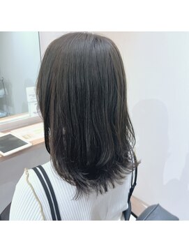 チコ シンジョウ(CHIKO) ミディアムレイヤー+ダークオリーブカラー