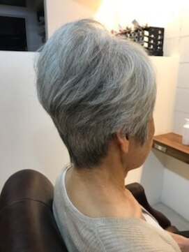ヘアーメイクユニティ(Hair Make UNITY) ボリュームUP!!グレージュシニアショート