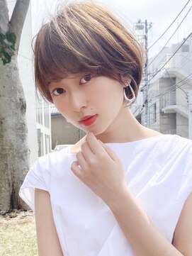 アンド ストーリーズ(&STORIES) 大人可愛い前髪長めの耳掛けショートボブアッシュブラウン小林