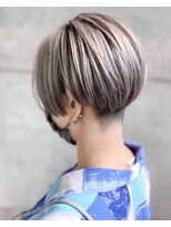 グランアージュ 池袋東口店(grandage)&nbsp;大人可愛いホワイトカラーレディース刈り上げ前下りショートa