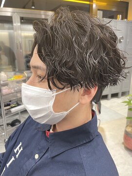 フィフス 原宿(fifth) センターパートツイストスパイラルパーマ刈り上げメンズパーマ