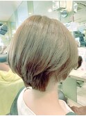 どの世代も似合う可愛いボブスタイル　髪色はマットグリーン