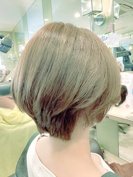 エメールヘア(aimere hair) どの世代も似合う可愛いボブスタイル　髪色はマットグリーン
