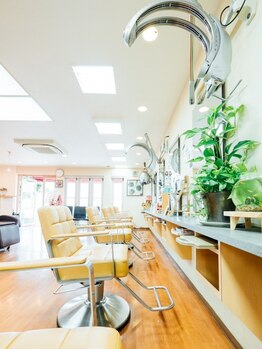 サロンドイヴ(Salon de Eve)の写真/丁寧な接客と居心地の良さが好評◎スタッフ、お客様ともに楽しい時間を共有しながら理想のStyleに♪