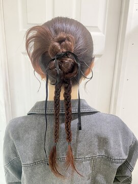 ウーロス(uros.) カチモリヘアアレンジ