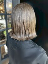 アットザコーナー(at the corner) オリーブベージュ 外ハネ グレージュカラー 透明感カラー 40代