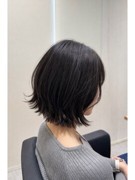 ナイアバイアヌエヌエ(naia by anuenue) 大人女性 くびれ外ハネボブ 艶暗髪