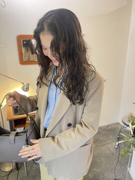 ゾーイ(ZOEY) ロングウェーブヘア