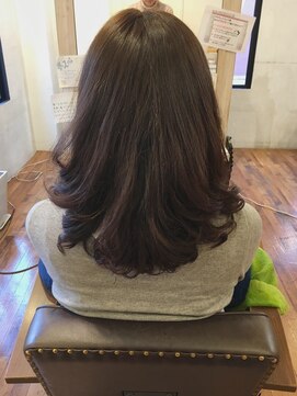 アンプレヴーアジュテ(Impre'vu ajoute) ミディ丈ふんわりストカール