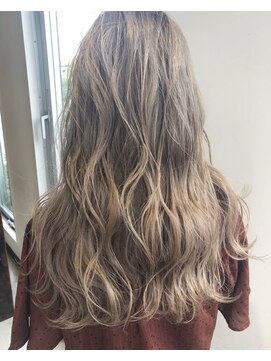 えぃじぇんぬヘア(Hair) ホワイトベージュ