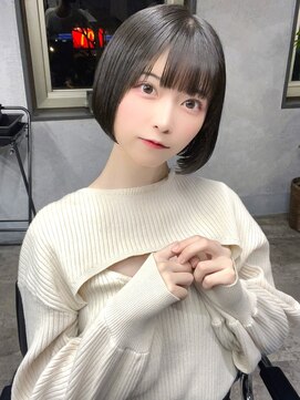 アイユー(ii+U) ネイビーグレー　グレージュカラー　ボブカット