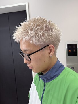 ヘアーグランデシーク(Hair Grande Seeek) ハイトーンブロンドスパイキーショートメンズショートヘア