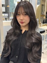 ユニ 原宿(uni)&nbsp;韓国ヘアロングレイヤーカット顔周りカットグレージュ前髪原宿