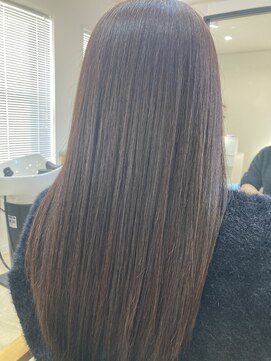 ワイ(Y) 極上な仕上がりの縮毛矯正