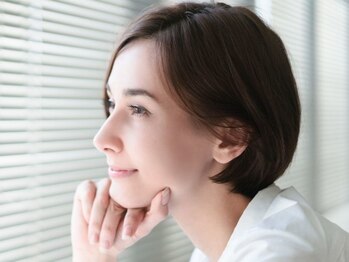 OHI 赤羽店の写真/【髪に優しい・白髪染め】が自慢◎スキンケア成分カラーで髪に艶と潤いを与えます《40代50代60代の髪に》