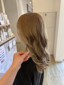 ジュエ ヘアー デザイン(Jue hair design) ホワイトベージュインナー×ベージュ/インナーカラー/知立/20代