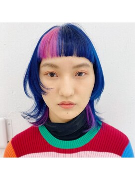 クク(QUQU) ブルーとピンクのアクセントウルフ