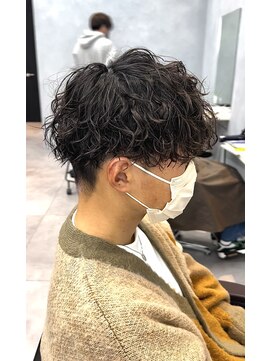 エレナ(elena) ツイストスパイラルパーマ束感マッシュショートアッシュ