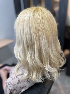 ラビス クローバー(Lovis clover) モードヘア　プリカール　ハイライト