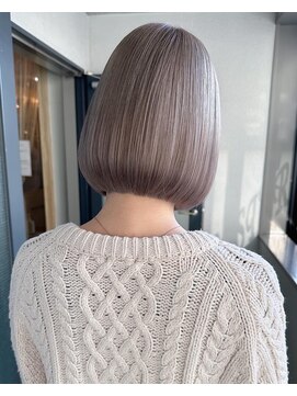 ローサバイ アルティナ 横浜店(Rosa by artina) モノトーングレージュ_ブロンドヘア_外国人風カラー_金髪ボブ