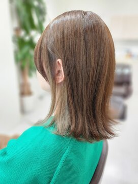 ハコ(HACO) さりげないイヤリングカラー&イルミナで【外はねミディアム】