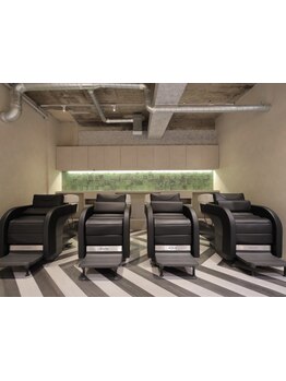 クレンジングヘッドスパで頭皮の溜まった汚れを綺麗に。日々の疲れを癒し健康な髪に導く＊