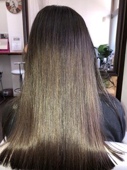 ビューティ サロン アイビー(Beauty salon Ivy)の写真/真っ直ぐになり過ぎない自然な仕上がりのストレートヘア☆風になびくサラサラヘアで雨の日もストレスなし♪