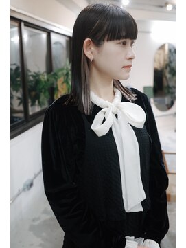 フェイヴィーズ(FavyS) ホワイトベージュインナーカラー切りっぱなしミディ