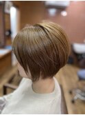 大人くびれショートボブ春色ハイトーンレイヤーカット