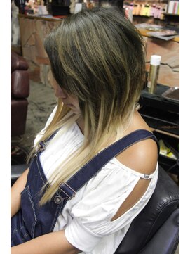 オーバーキャプテンネイキッド(OVER CAPTAIN NAKED) 外国人風透け感アッシュ×グラデーションエクステ