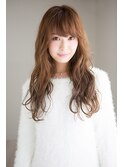 レイヤーカット×パーマでふんわり感を☆フェザーロング