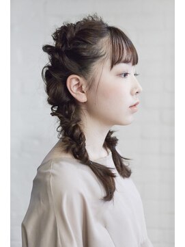 ラレイ(Lalei) 表参道駅/青山　大人ツイン編み込みアレンジ　辻幸奈