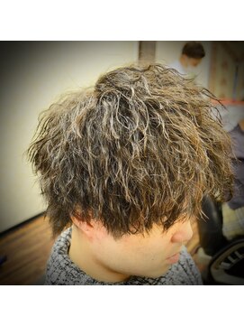 バーニーズ バーバークラブ(BARNEYS BARBER CLUB) ツイストスパイラルパーマ