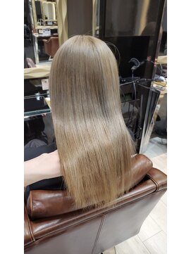 アウラ 小杉店(AULA) 白っぽベージュ