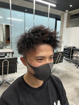 イーラ(era) ツイストパーマ短髪ジェットモヒカン束感