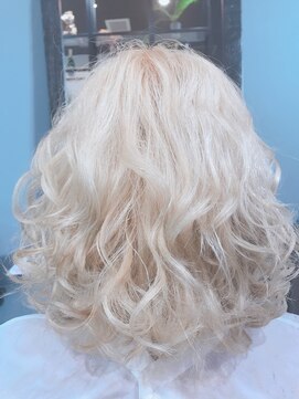 エメ(Aimee) ホワイトカラー