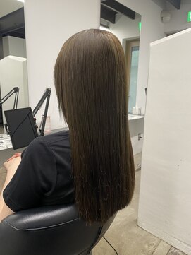 イレス 札幌円山店(IRESU) ミディアムヘア斜めバンググレージュカラーシルキーベージュ