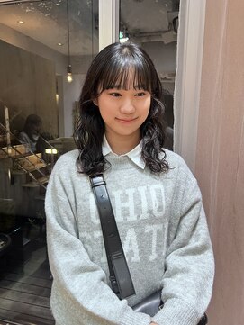 ジェノ(JENO by apish) 黒髪/グレーベージュ/レイヤーロング/前髪パーマ/なみまきパーマ