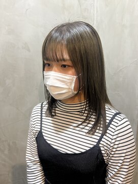 オルロバイイザ(ORLO by IZA) レイヤーカット×オリーブカラー